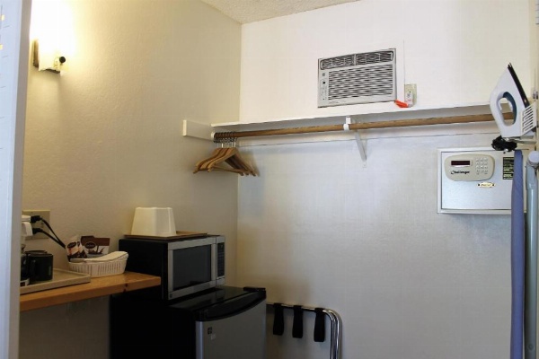 Big Pines Mountain House image 31