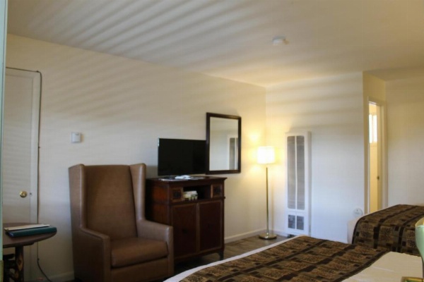 Big Pines Mountain House image 7