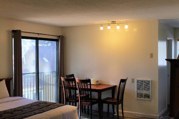 Big Pines Mountain House image 85