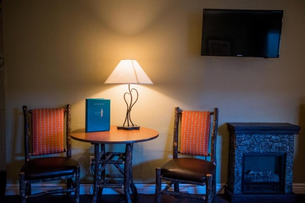 Big Pines Mountain House image 87