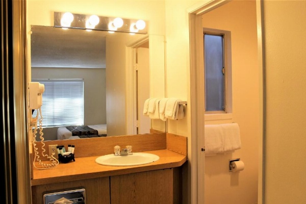 Big Pines Mountain House image 9